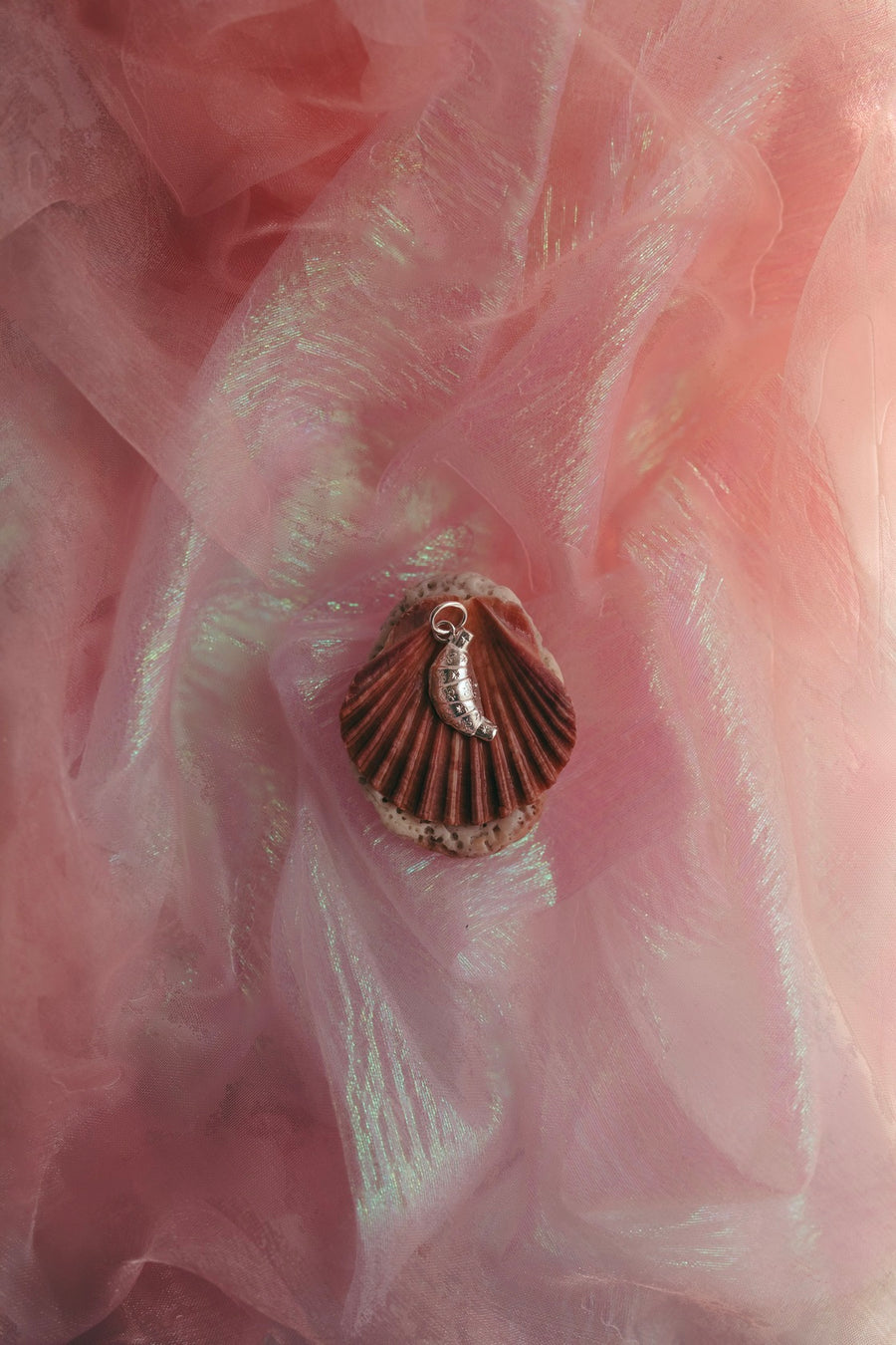 QUEEN'S CROISSANT Amulet