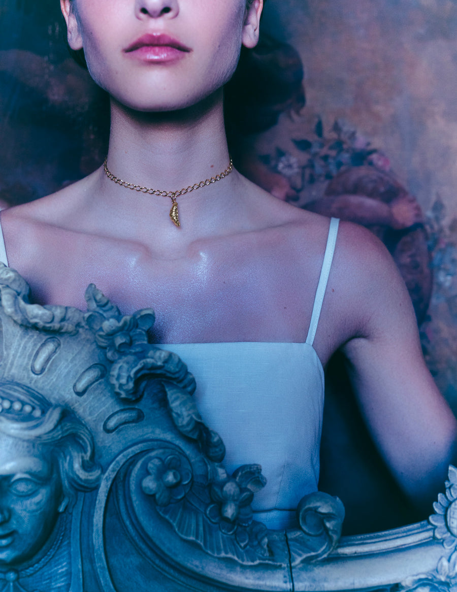 QUEEN'S CROISSANT Amulet